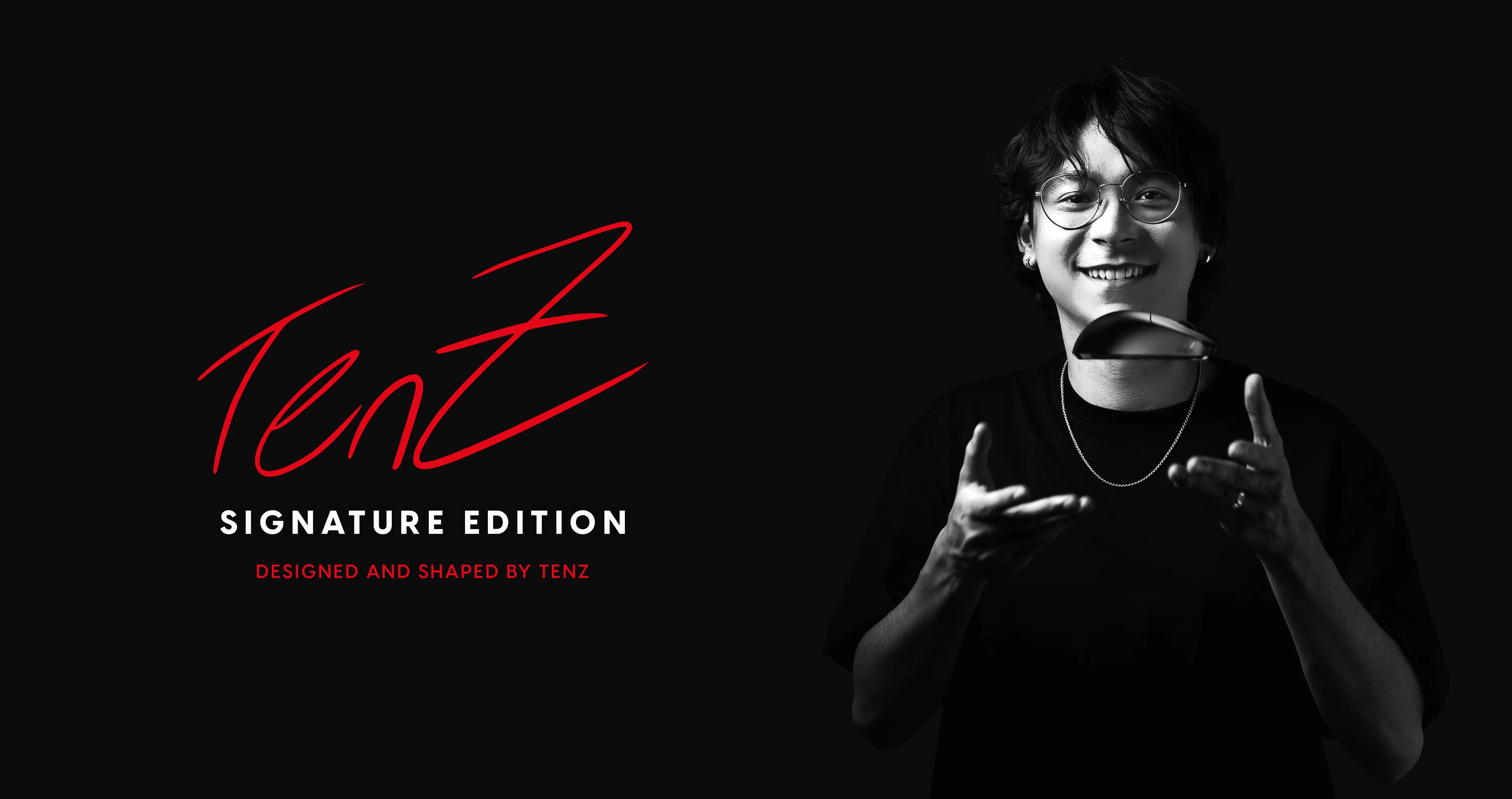 gracz tenz trzymajacy myszke Pulsar TenZ Signature Edition